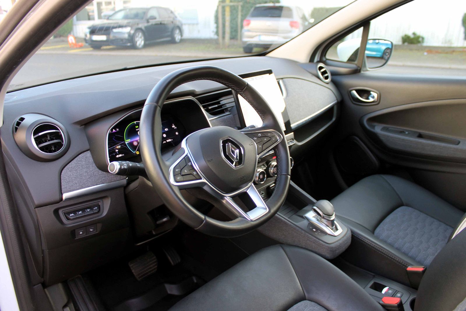 Fahrzeugabbildung Renault Zoe R135 Techno EV50 52kWh KAM PDC NAV SHZ LED