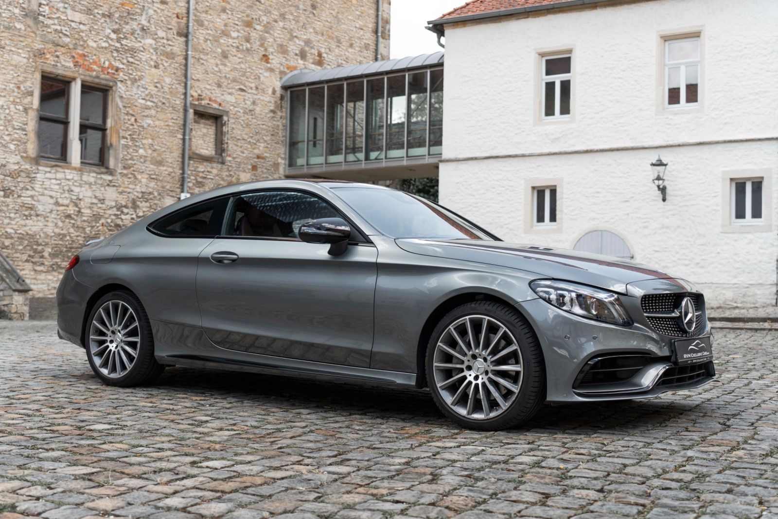 Fahrzeugabbildung Mercedes-Benz C 220d Coupe AMG BURMESTER 360° CARPLAY LED
