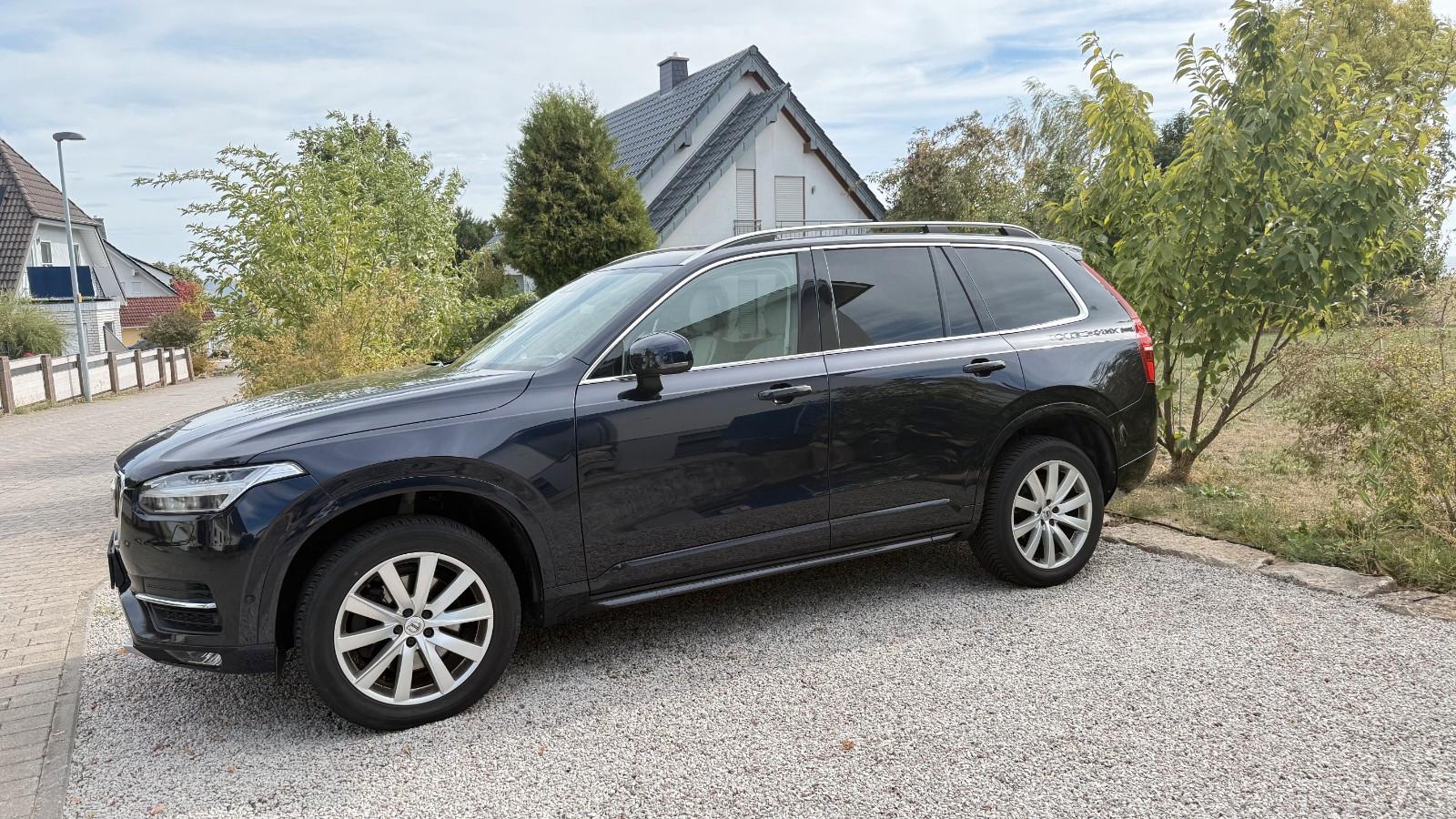 Volvo XC90 D5 AWD Momentum / Luftfederung, AHK, MwSt