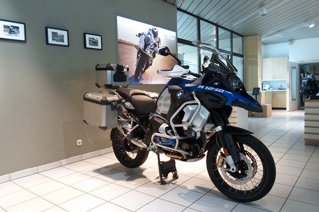 Fahrzeugabbildung BMW R1250GS ADV mit Koffer & Frästeile Paket