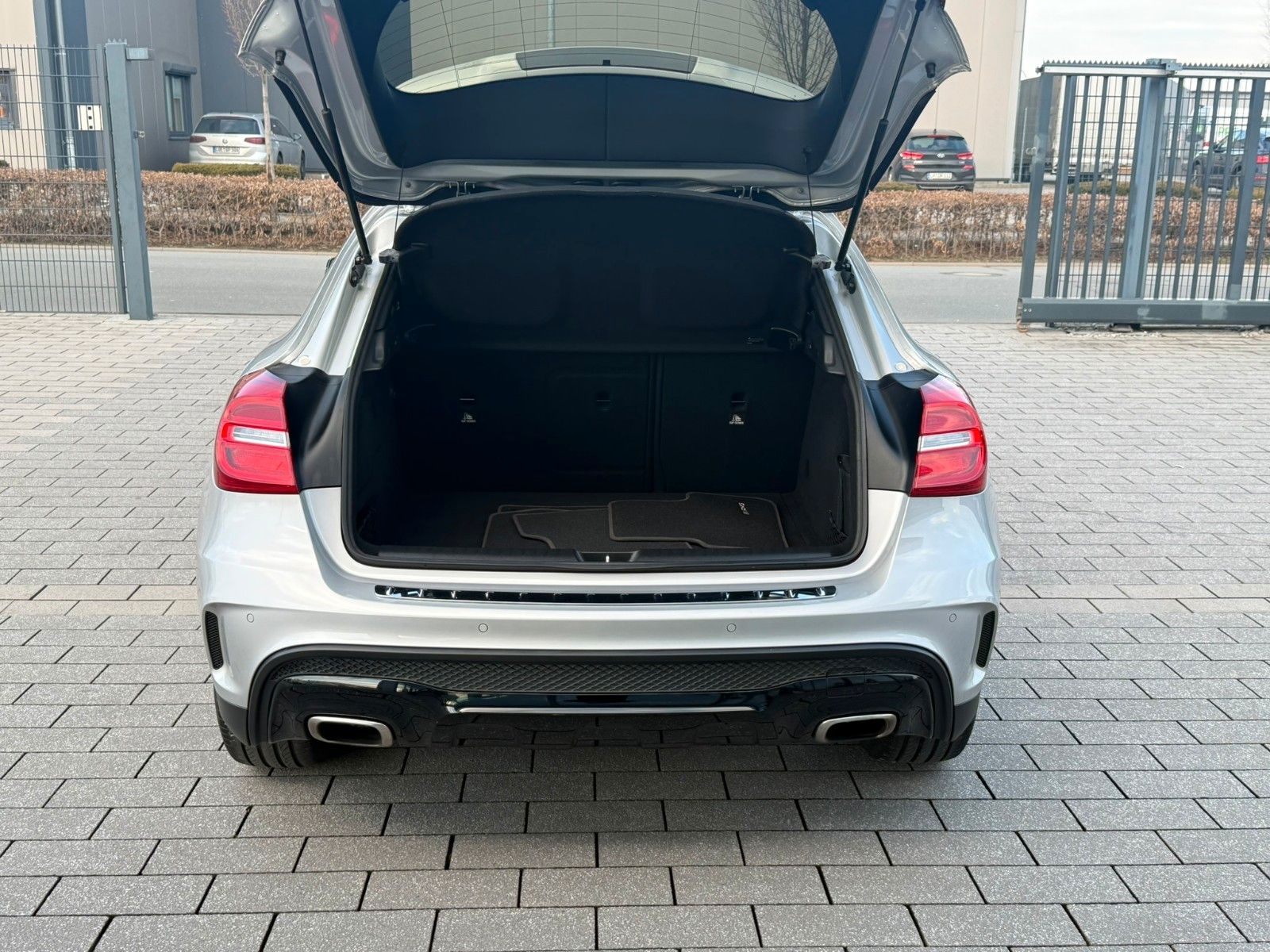 Fahrzeugabbildung Mercedes-Benz GLA 200 GLA Urban