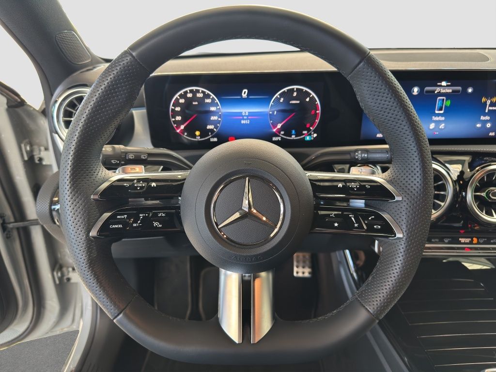Fahrzeugabbildung Mercedes-Benz A 200 d AMG Line AMG*Night*Navi*PDC*ParkAss*RFK