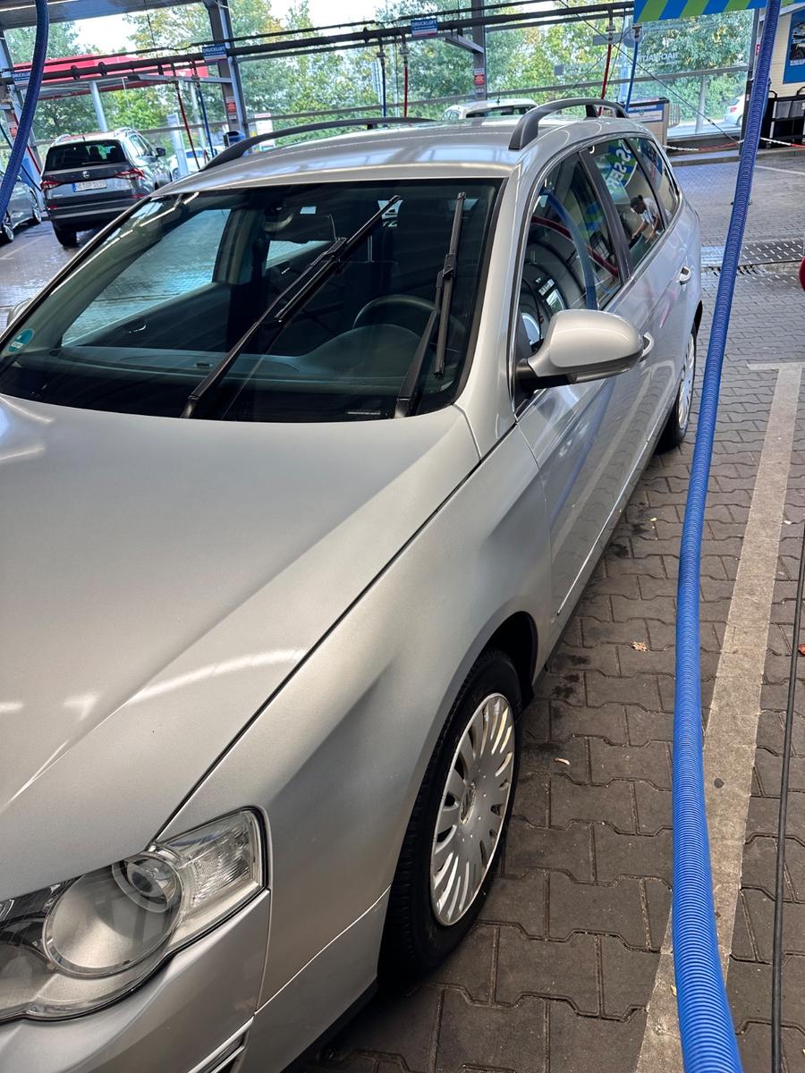 Volkswagen Passat 2005 — rear view