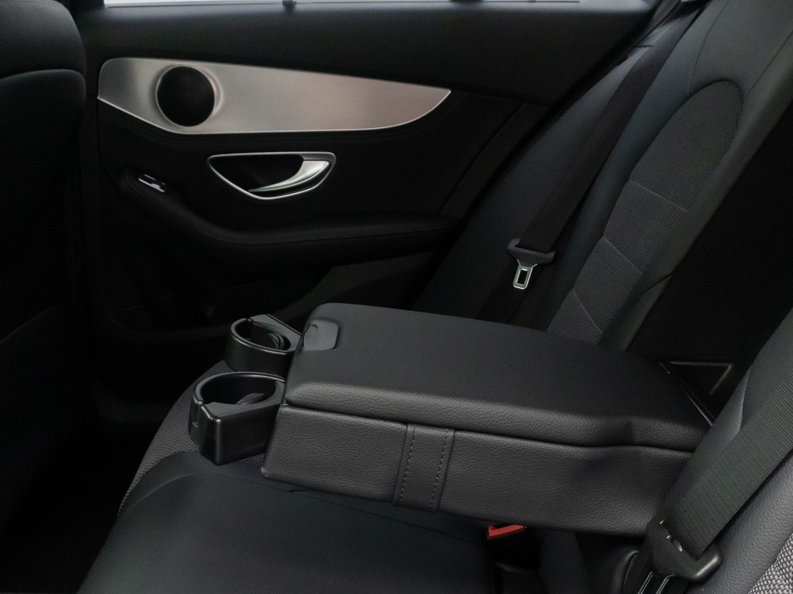 Fahrzeugabbildung Mercedes-Benz C 250 BlueTec PDC AHK Tempomat HiFi LED Businnes