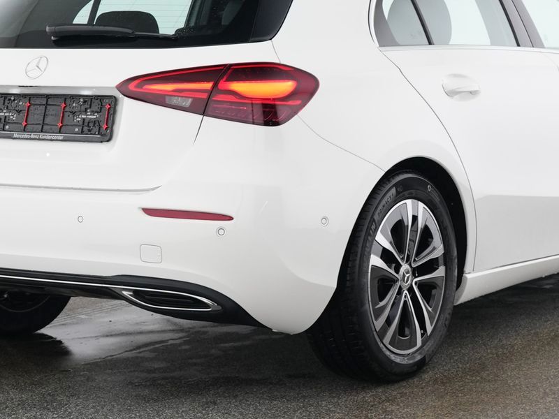 Fahrzeugabbildung Mercedes-Benz A 180 PROGRESSIVE+PANO+LENKRADHEIZ+KAMERA+