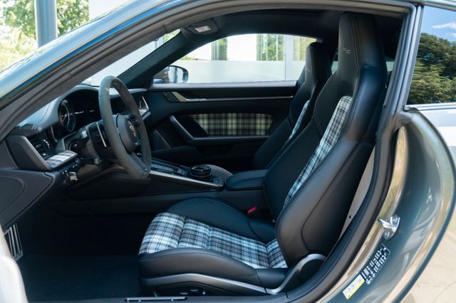 Porsche 992 Turbo 50 Jahre/ HERITAGE PAK/ NACHT/ BURMEST