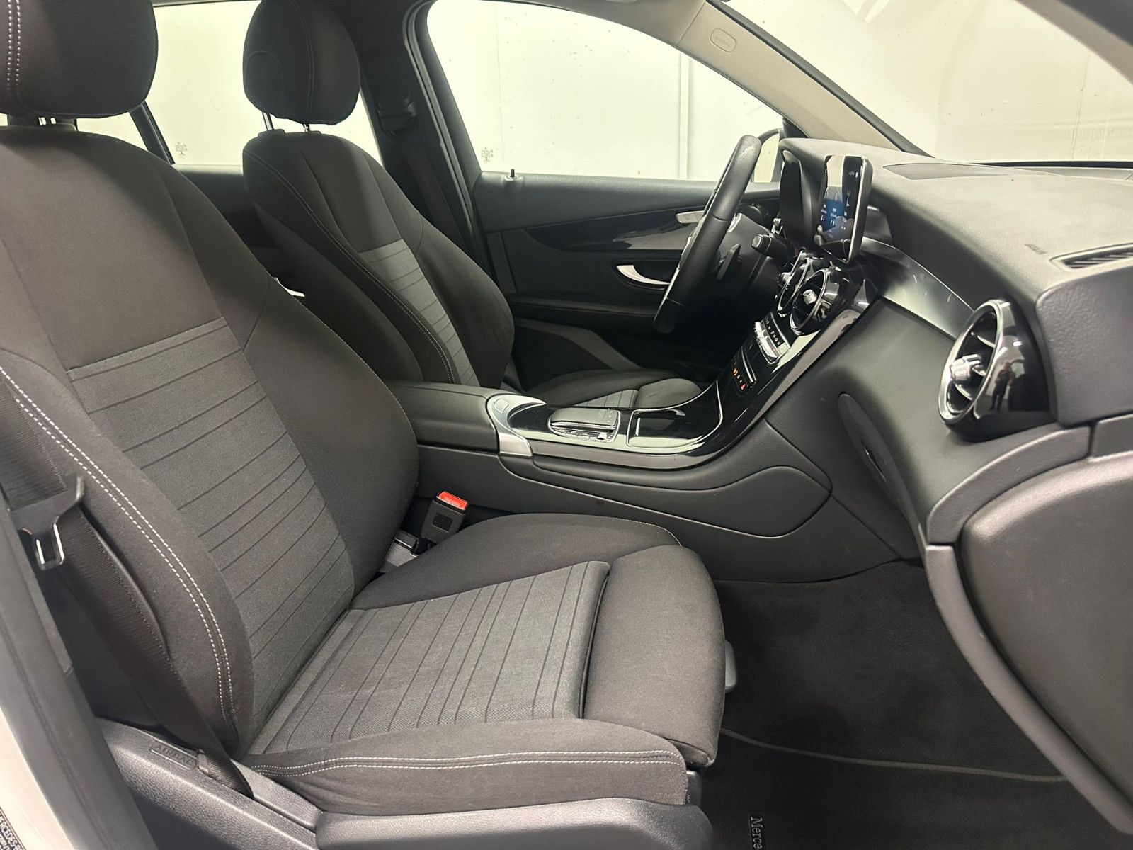 Fahrzeugabbildung Mercedes-Benz GLC 200 d 4MATIC Autom.*PANORAMA*CARPLAY*
