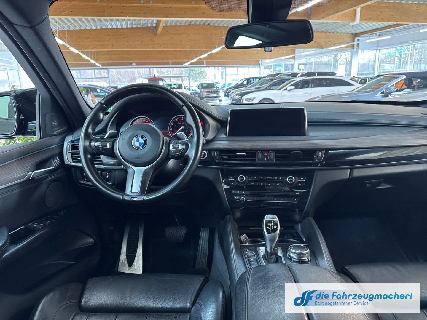 Fahrzeugabbildung BMW X6 xDrive 50 i M-Paket Sportpaket Navi Leder *EX
