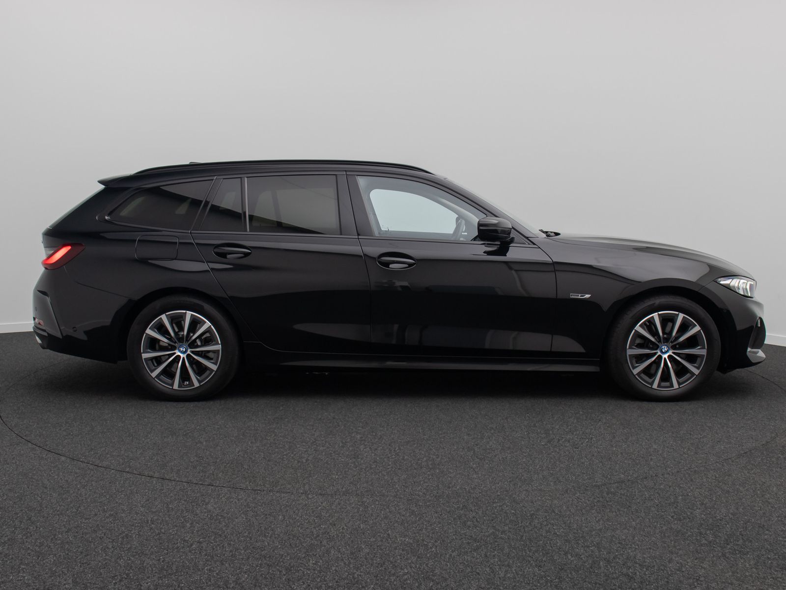 Fahrzeugabbildung BMW 330e Kamera DAB Stop&Go AHK Sport Fernlichtassis