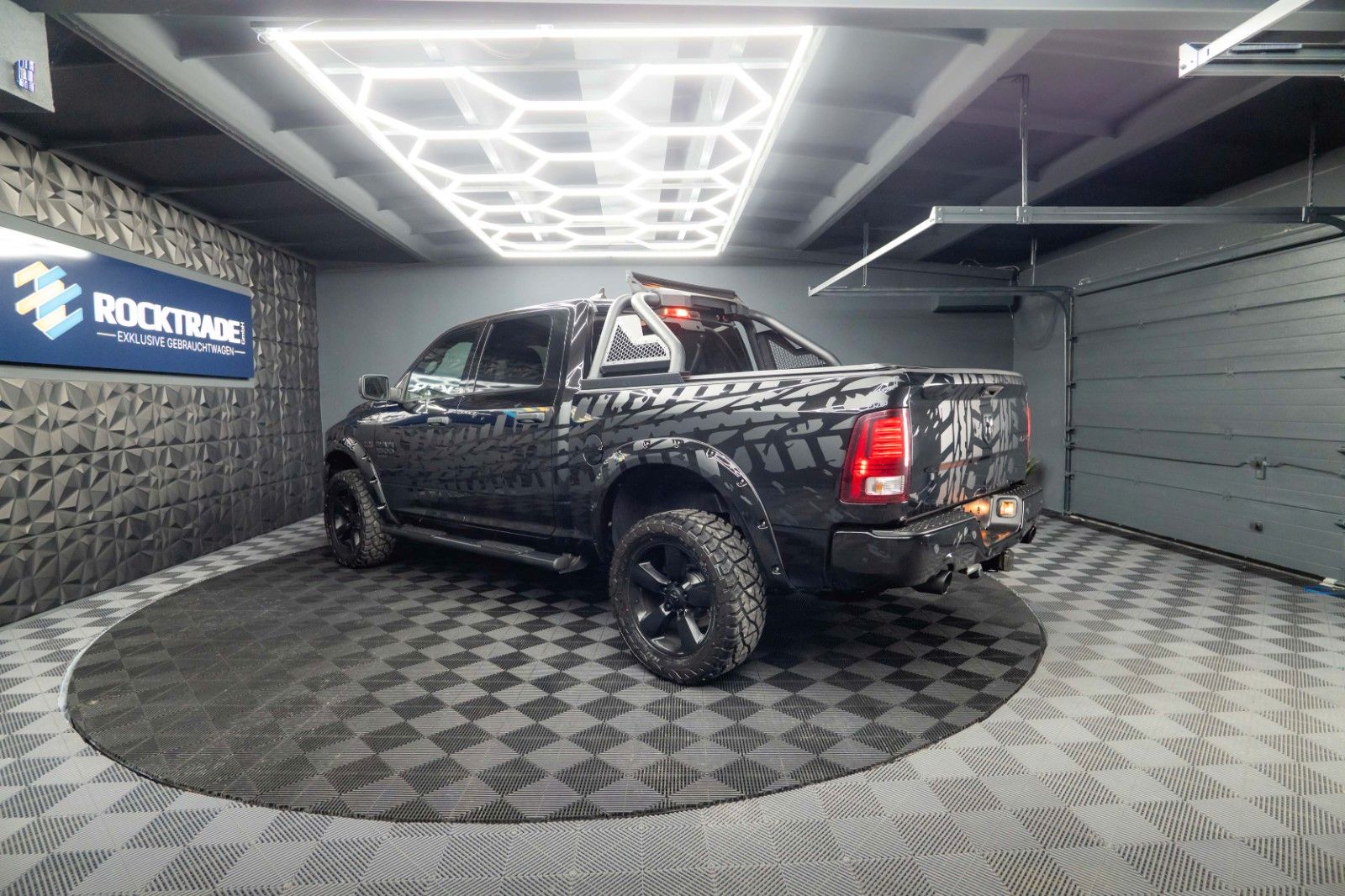 Fahrzeugabbildung Dodge RAM 5.7 V8 HEMI 4x4 OFFROAD Night-Paket *LED*