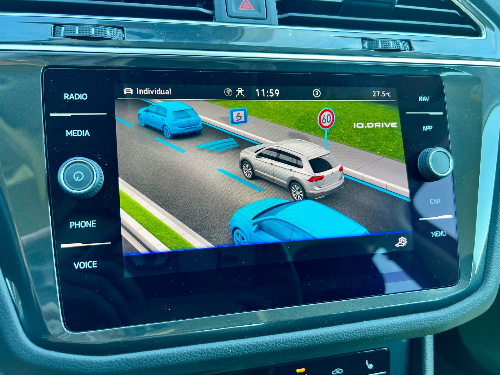 VW Tiguan 2.0 TDI Elegance 4Motion NAVI CAM SHZ