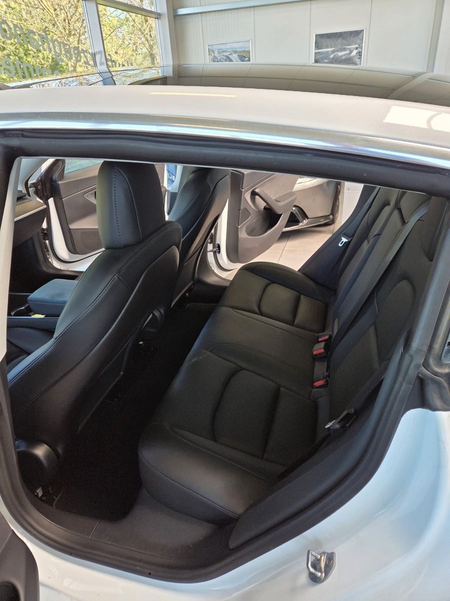 Fahrzeugabbildung Tesla Model 3 Long Range Dual AWD