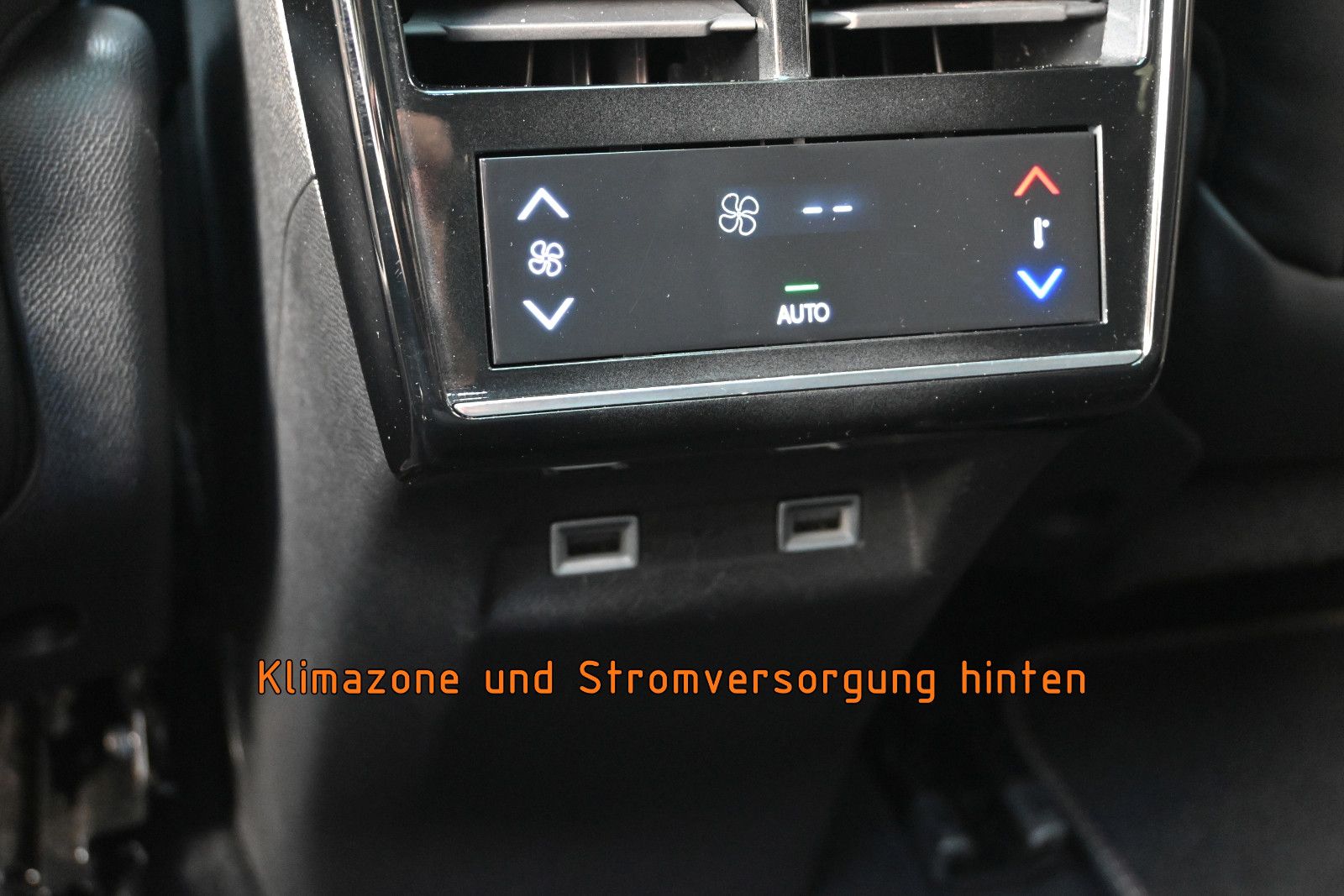 Fahrzeugabbildung DS Automobiles DS7 Crossback PureTech 180 PERF. LINE+ °AHK°PANO