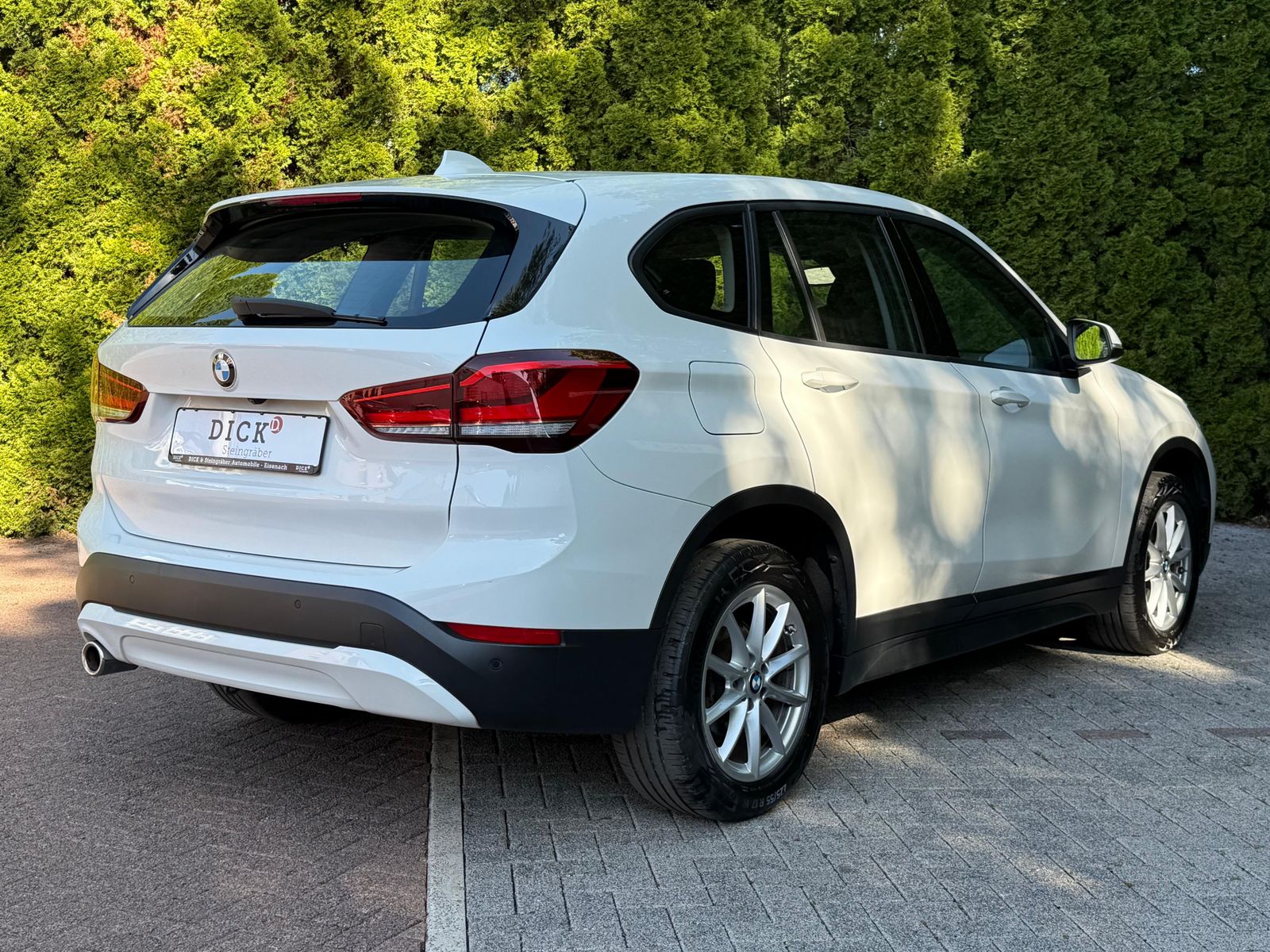 Fahrzeugabbildung BMW X1 sDrive 18 i Aut. LED+NAV+SHZ+AHK+TEMP+KAM+DAB