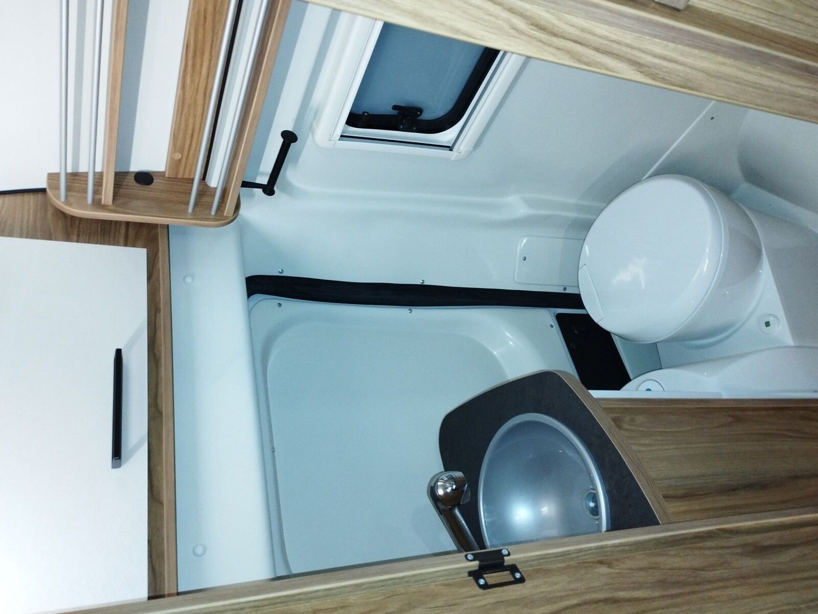 Fahrzeugabbildung Karmann Dexter DE 550 140 PS, Rückfahrkamera