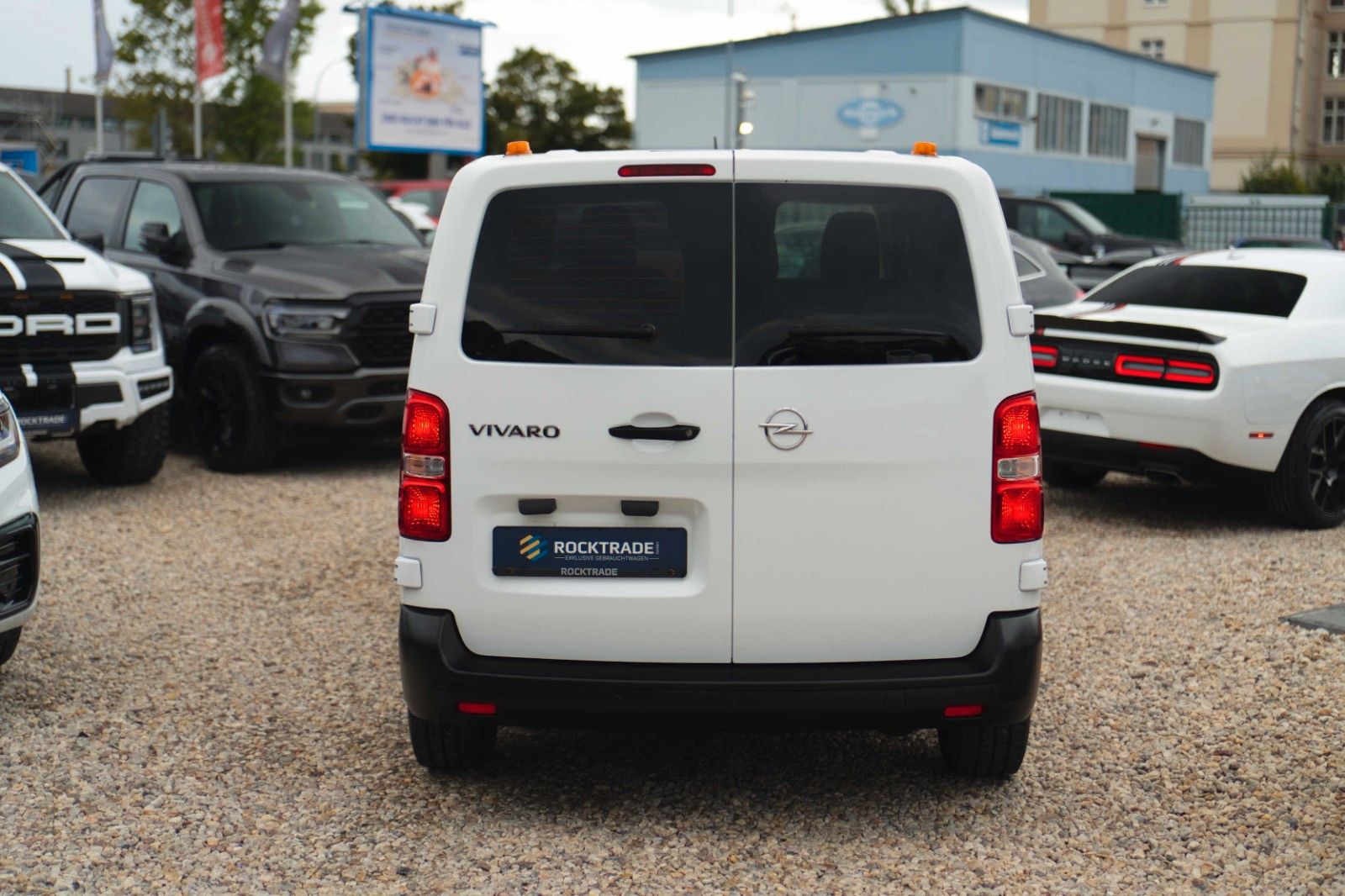 Fahrzeugabbildung Opel Vivaro Kombi S | 9 Sitze | Klima | DAB | TÜV NEU