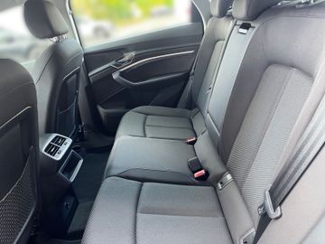 Audi Q8 e-tron - 11