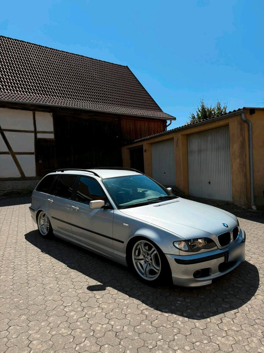 BMW 320 2005 — rear view