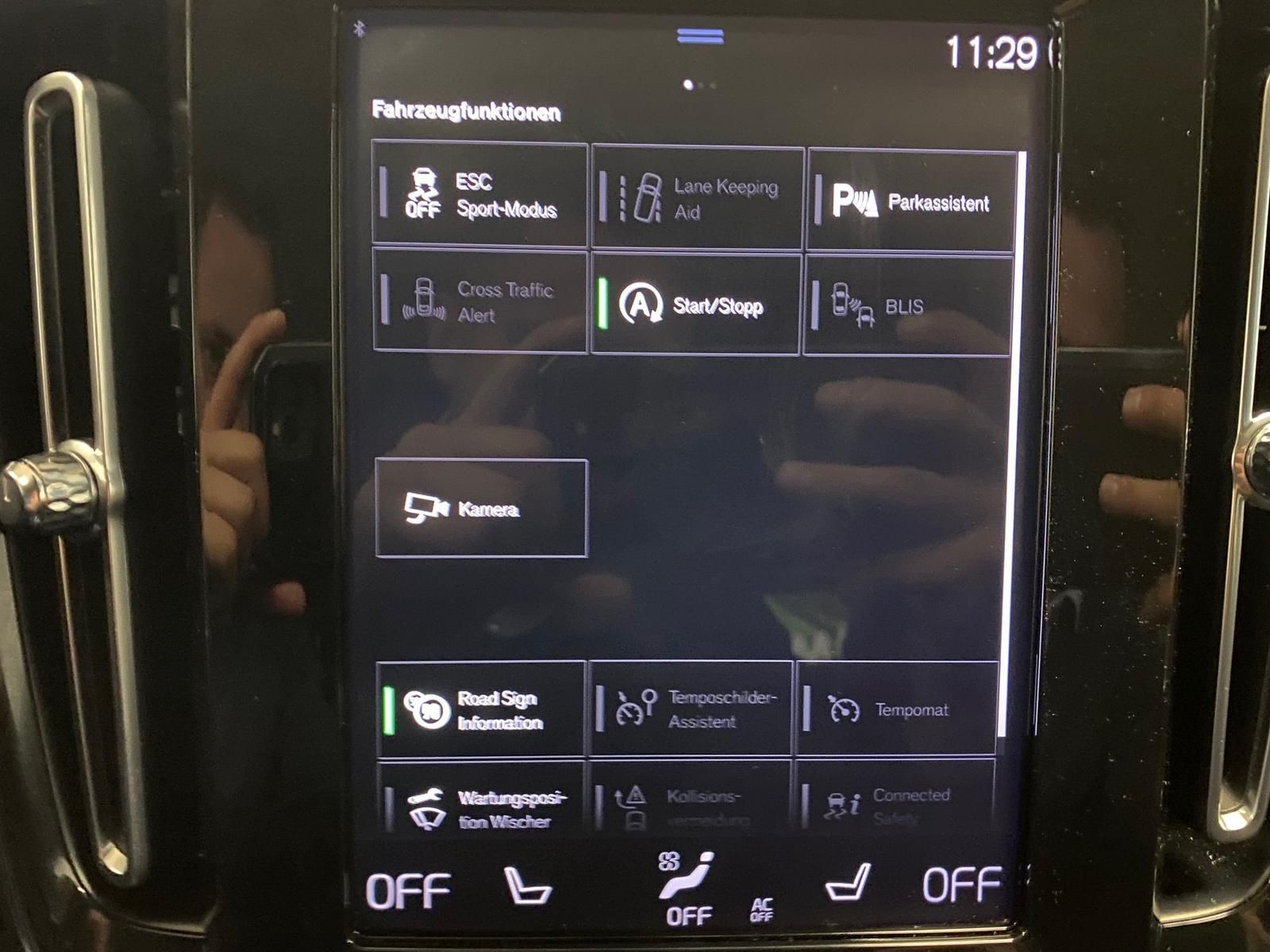Fahrzeugabbildung Volvo XC40 KLIMA+RFK+PDC+NAVI+SITZHEIZ+4x4+AHK+ALU+LED