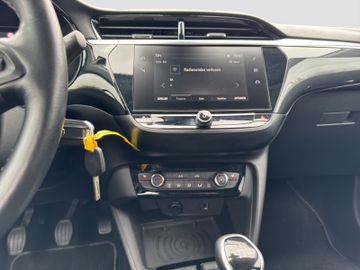 Fotografie des Opel Corsa F Elegance