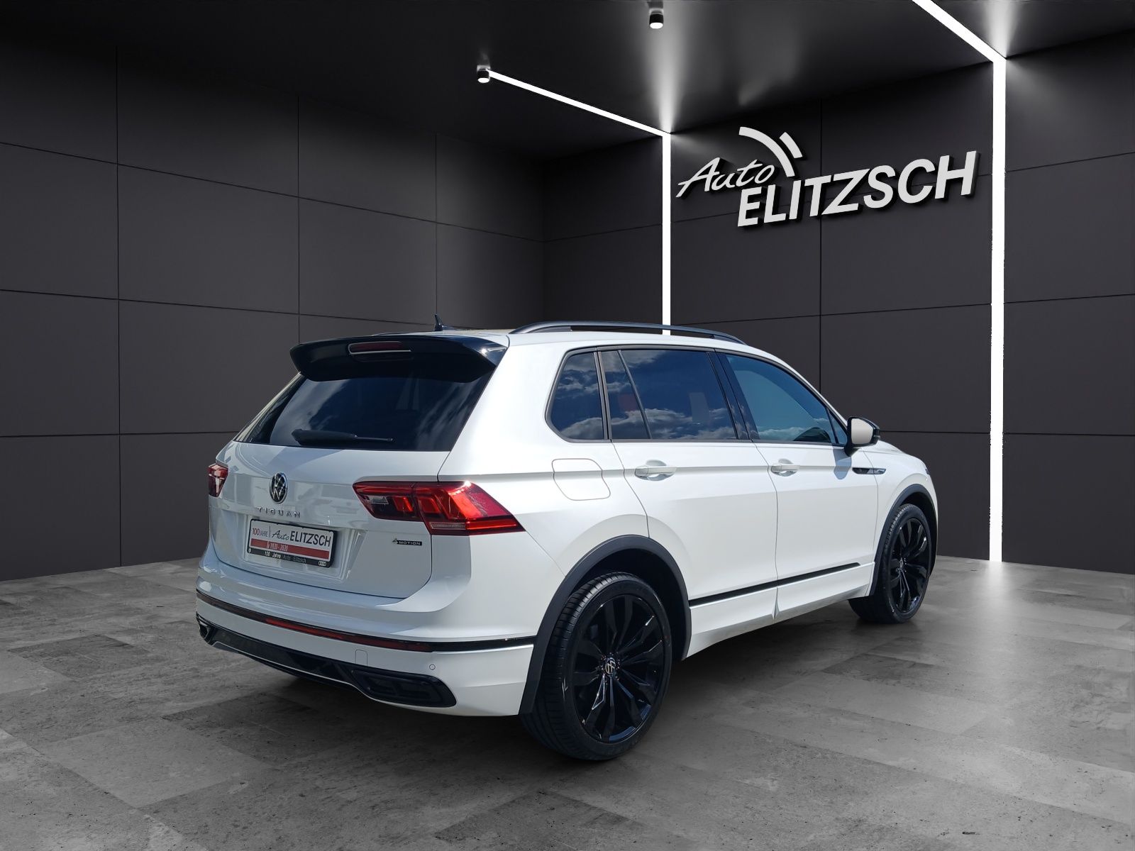 Fahrzeugabbildung Volkswagen Tiguan TDI R-Line DSG 4M Matrix AHK Navi AID ACC