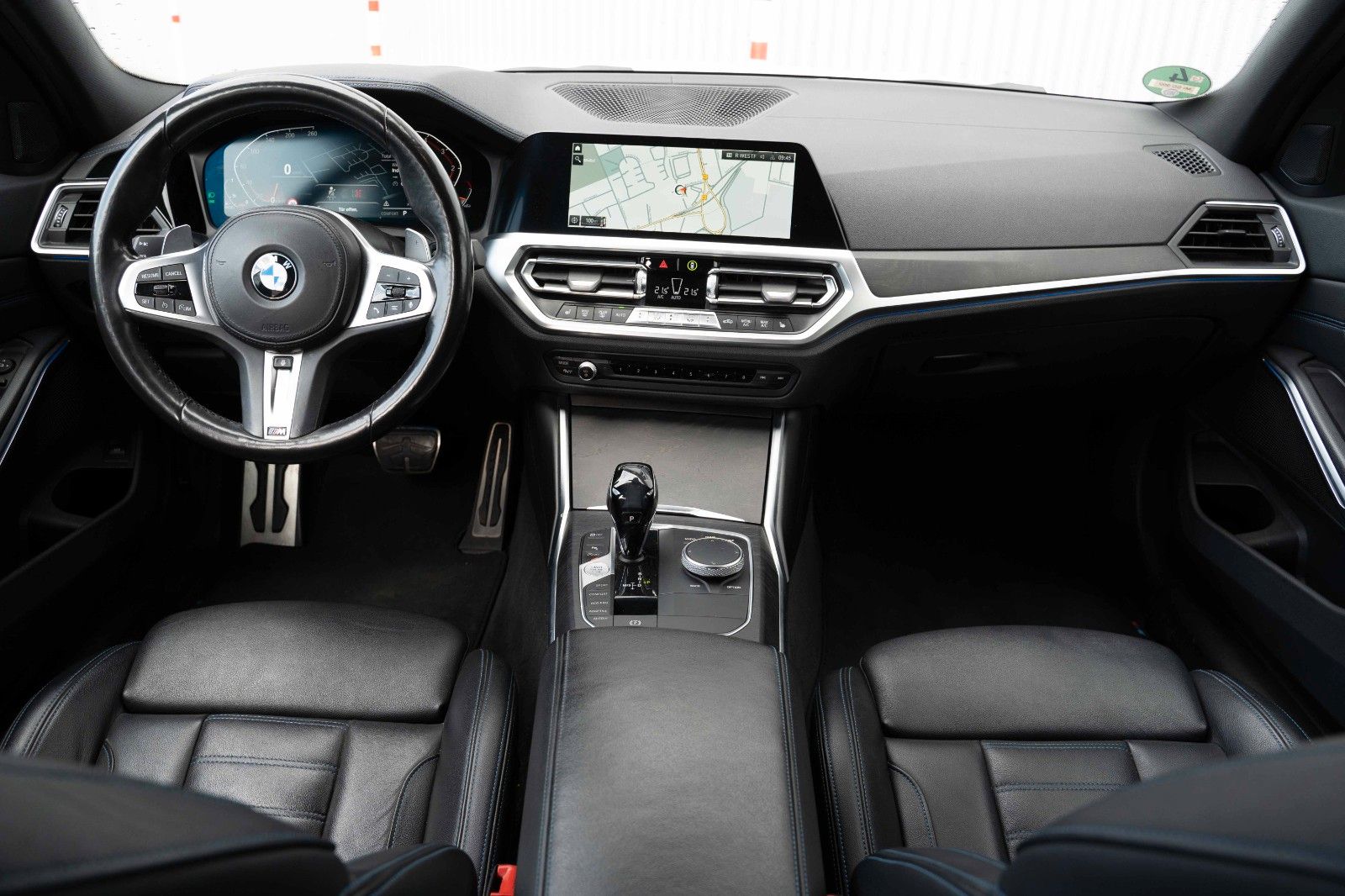 Fahrzeugabbildung BMW 320D XDRIVE M SPORT SHADOW LEDER HUD KAM ALLWETT