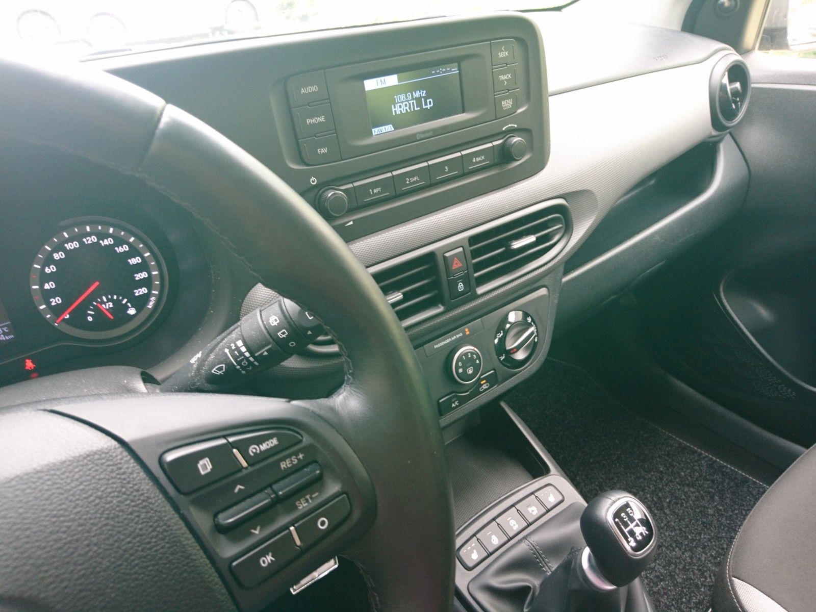 Fahrzeugabbildung Hyundai NEW  i10 1.0 SELECT  SHZ PDC Lenkradhzg