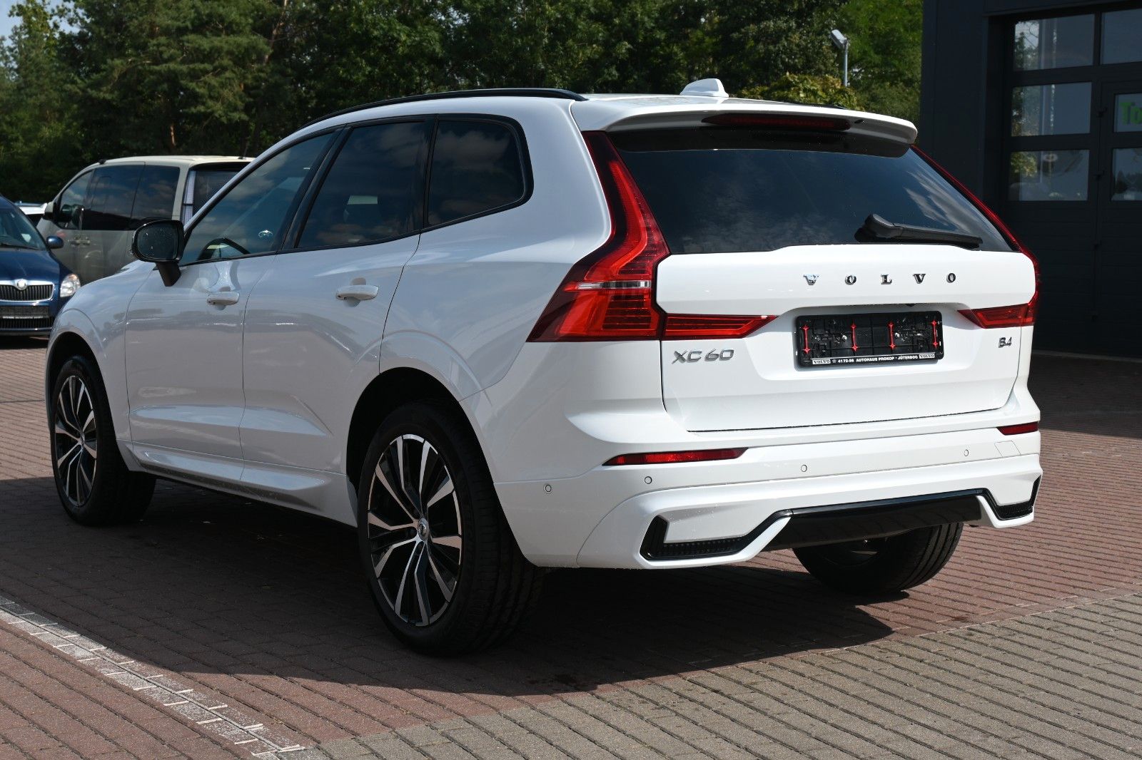 Fahrzeugabbildung Volvo XC60 B4 Plus Dark *360°*H/K*NAV*PANO*ACC*STDHZG*
