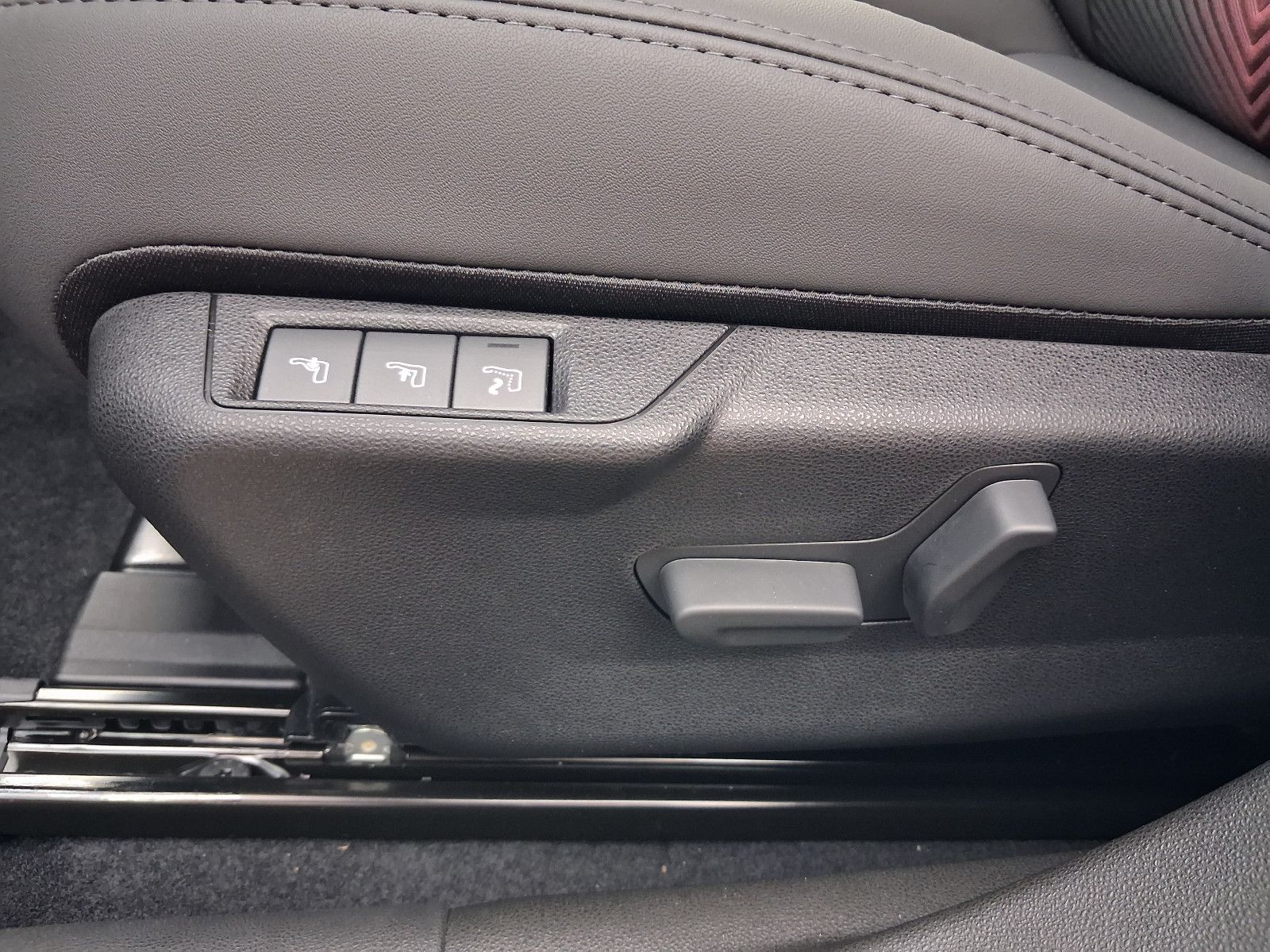 Fahrzeugabbildung Alfa Romeo Junior Ibrida 1.2 VGT 48V-Hybrid 107 kW Ti