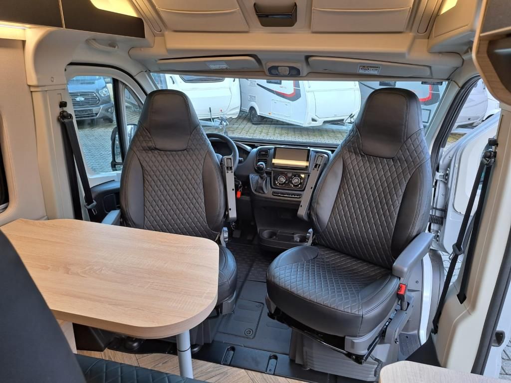 Autohaus Zimpel & Franke -  Challenger V217 Sport wenig km +Markise+Solar+Fahrradträger - Bild 7