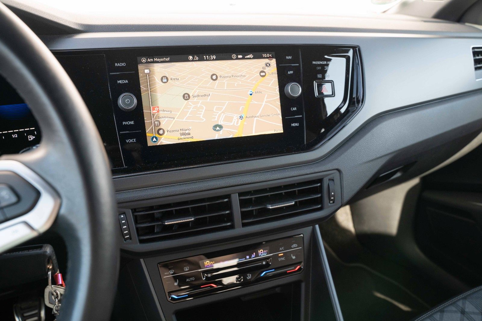 Fahrzeugabbildung Volkswagen POLO VI R-LINE 1.0 TSI MATRIX VIRTC LANE PDC DAB