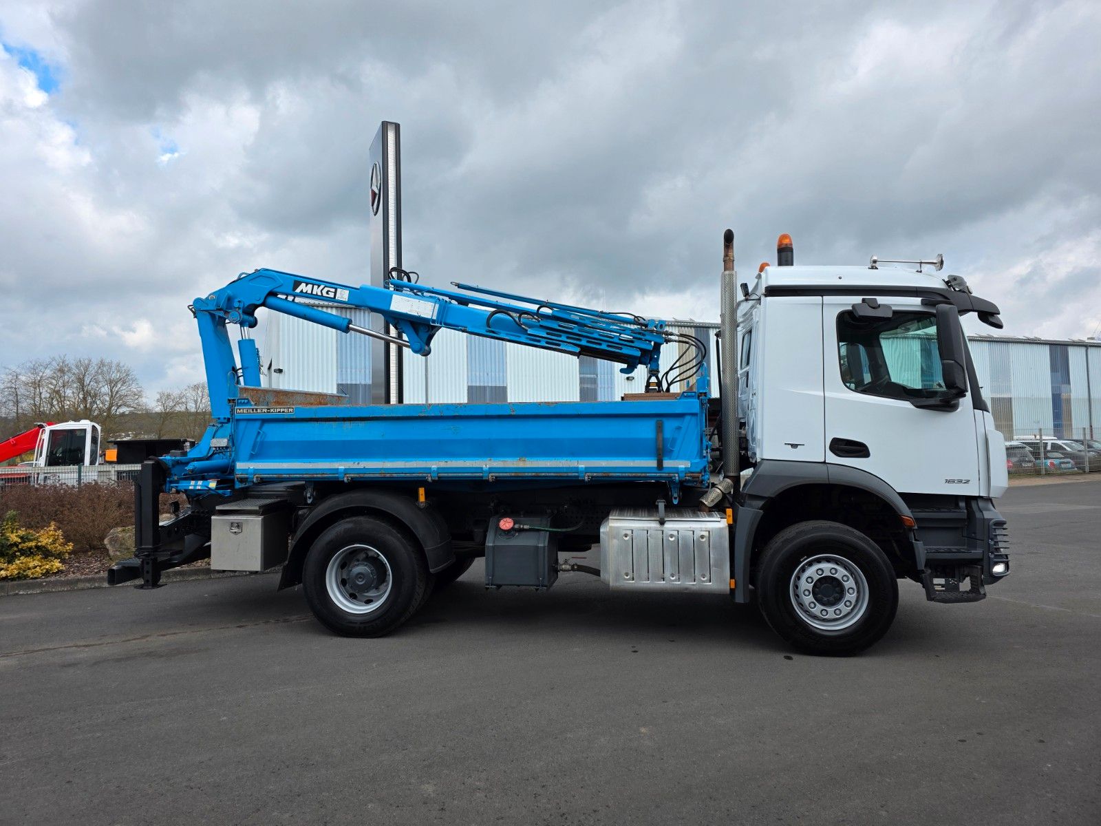 Fahrzeugabbildung Mercedes-Benz Arocs 1832 KK 4x2 Kran MKG HLK 116 A3 Funk