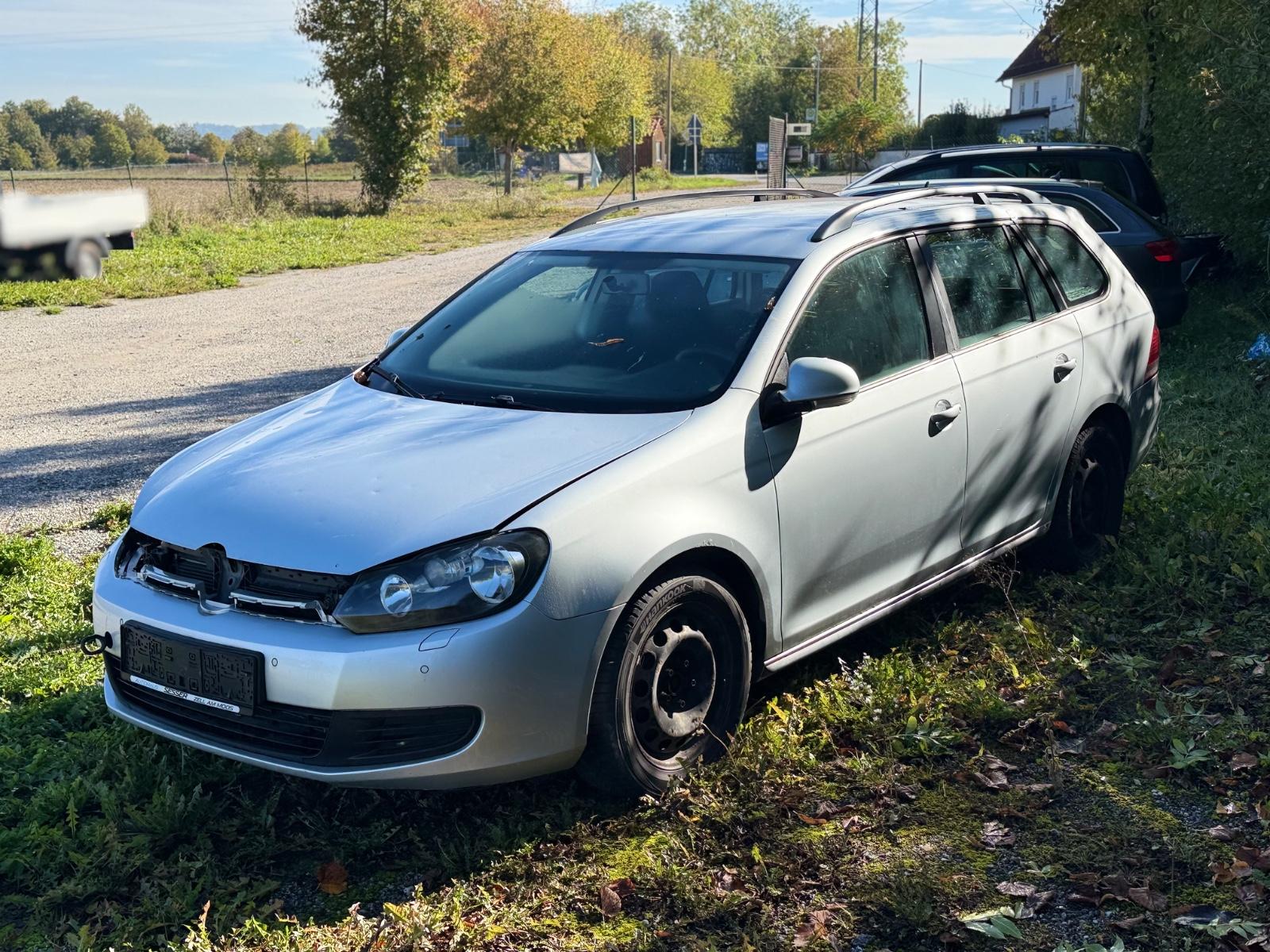 Volkswagen Golf 2012 — rear view