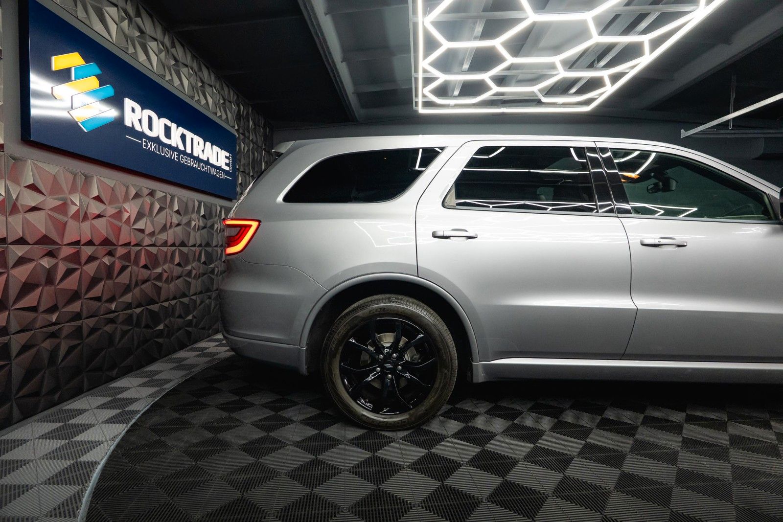 Fahrzeugabbildung Dodge Durango 5.7 V8 R/T 4x4 Night-Paket *7 Sitze*19%*
