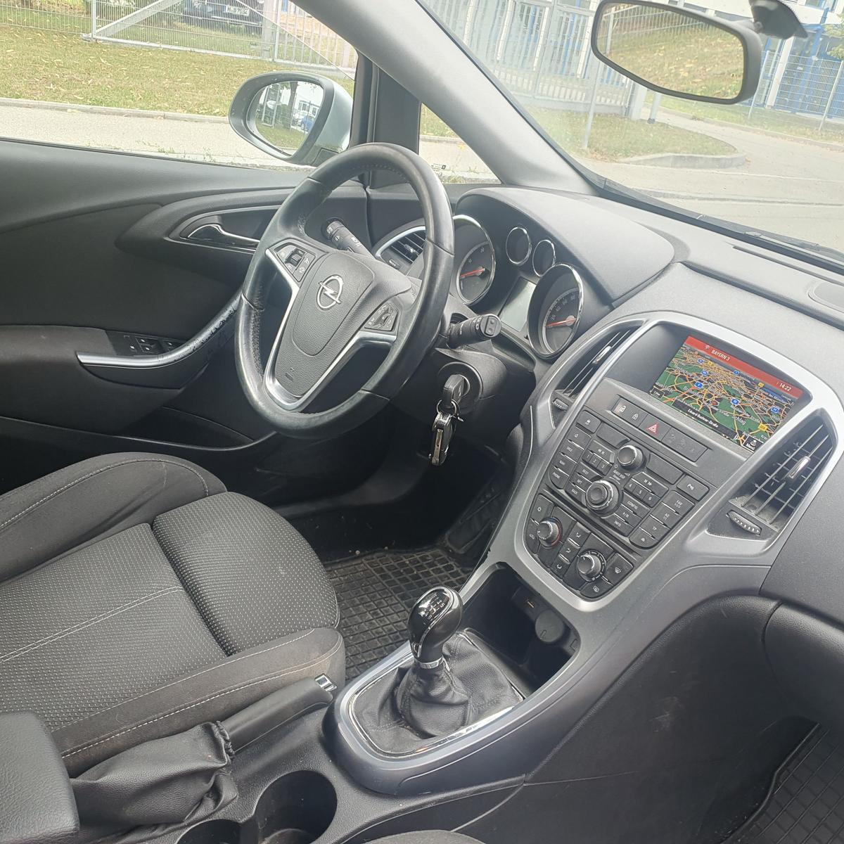 Opel Astra 2014 — photo 6