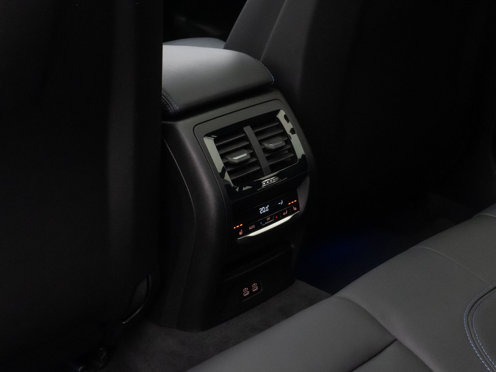 Fahrzeugabbildung BMW X4 xD30d M Sport Laser Panorama 360°HUD DAB HiFi