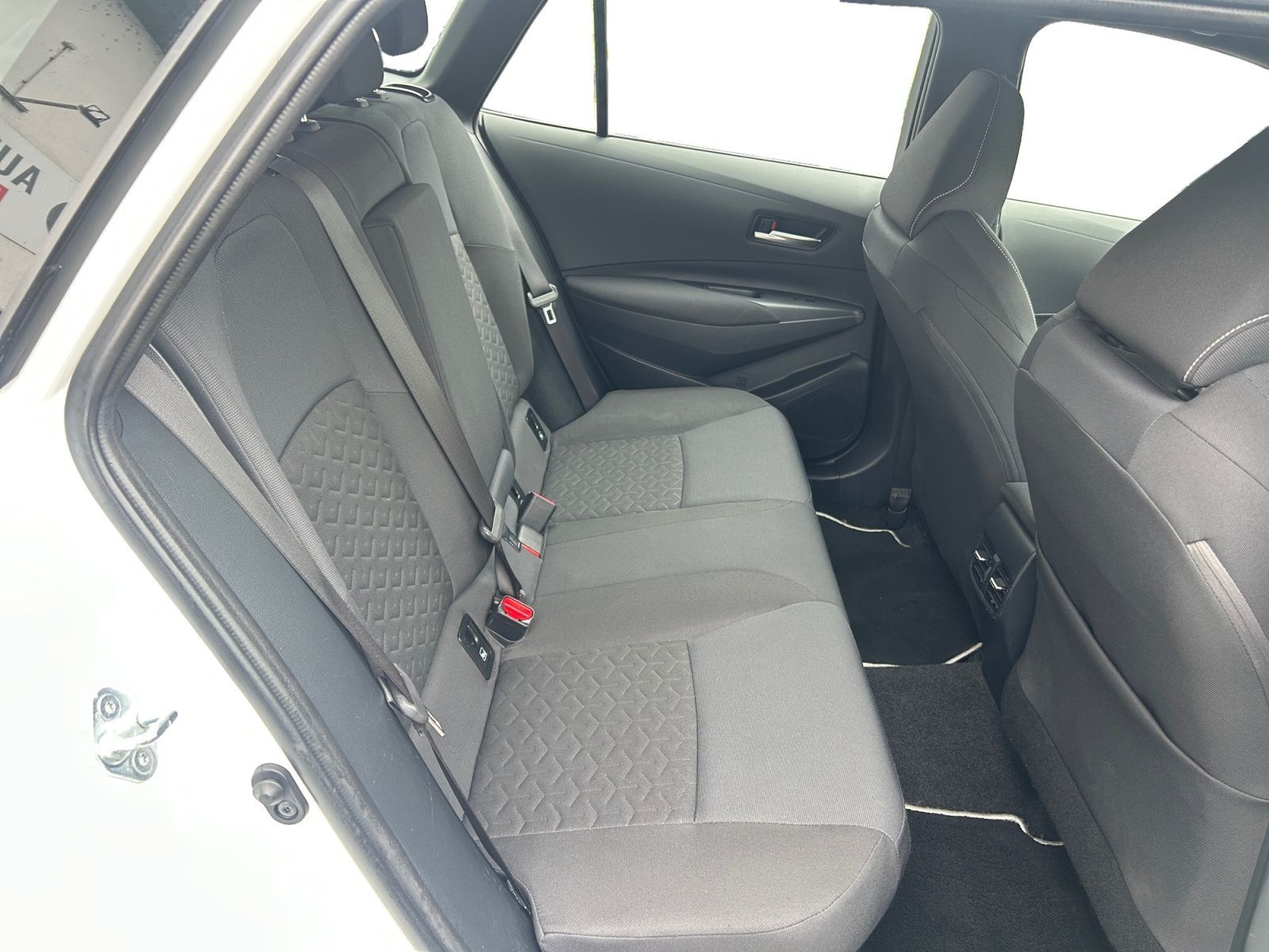 Fahrzeugabbildung Toyota Corolla 2.0 Hybrid Business Edition ACC NAVI RFK