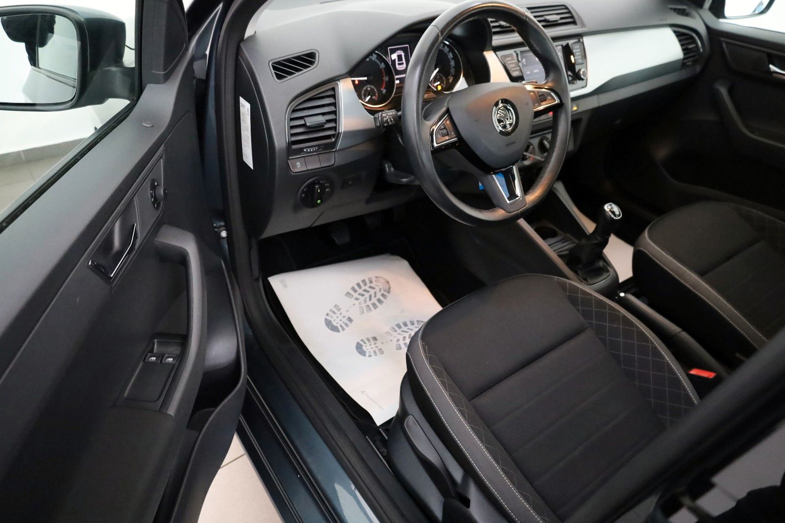 Fahrzeugabbildung SKODA Fabia Ambition SH,PDC,Kamera,Apple CarPlay,SR+WR