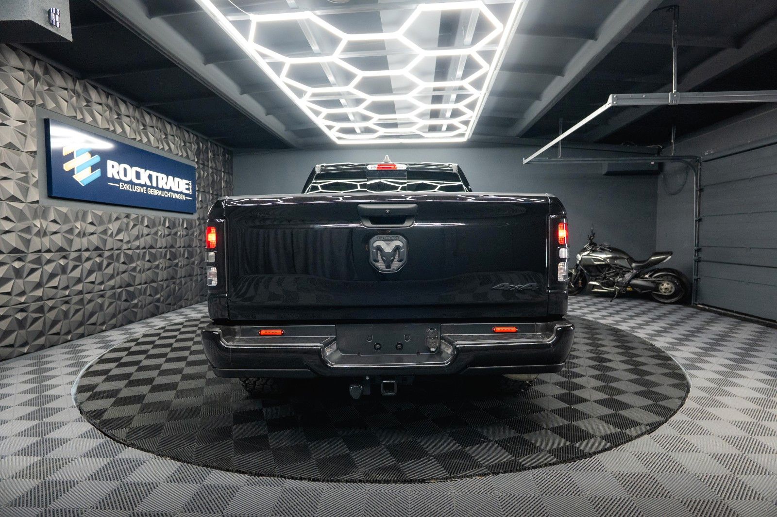 Fahrzeugabbildung Dodge RAM 3.6 V6 4x4 OFFROAD LARAMIE BLACK EDITION LED