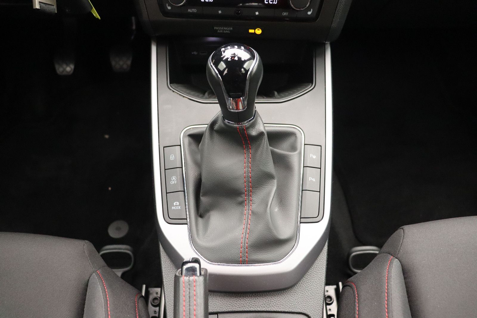 Fahrzeugabbildung SEAT Arona 1.5 FR-Design NAVI AHK KAMERA
