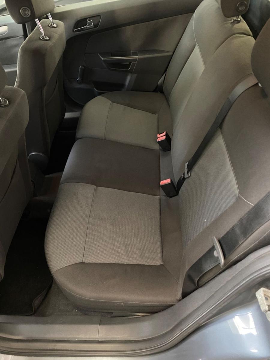 Opel Astra 2005 — photo 12