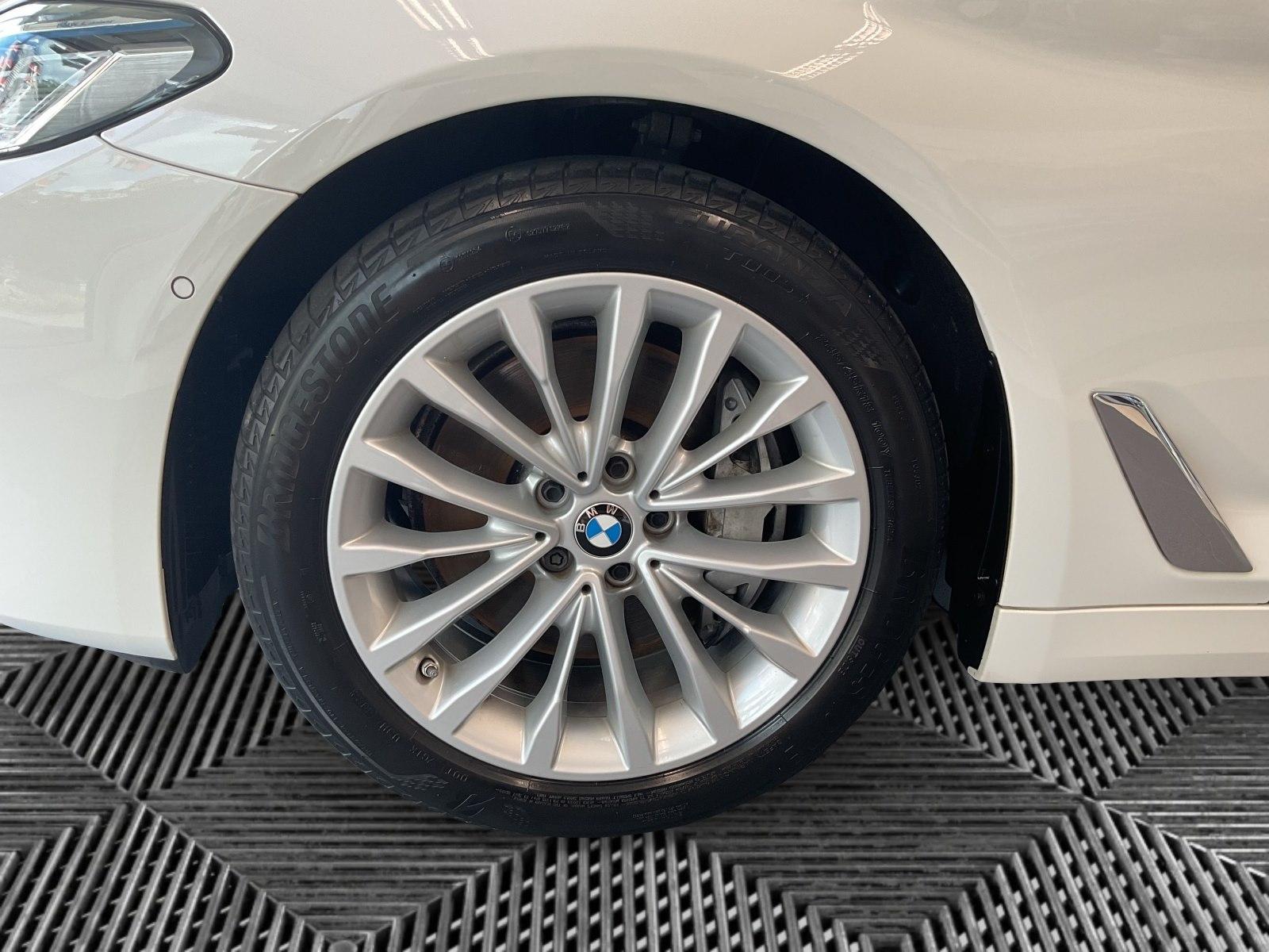 BMW 530d Touring Head-Up HK HiFi DAB WLAN RFK Shz