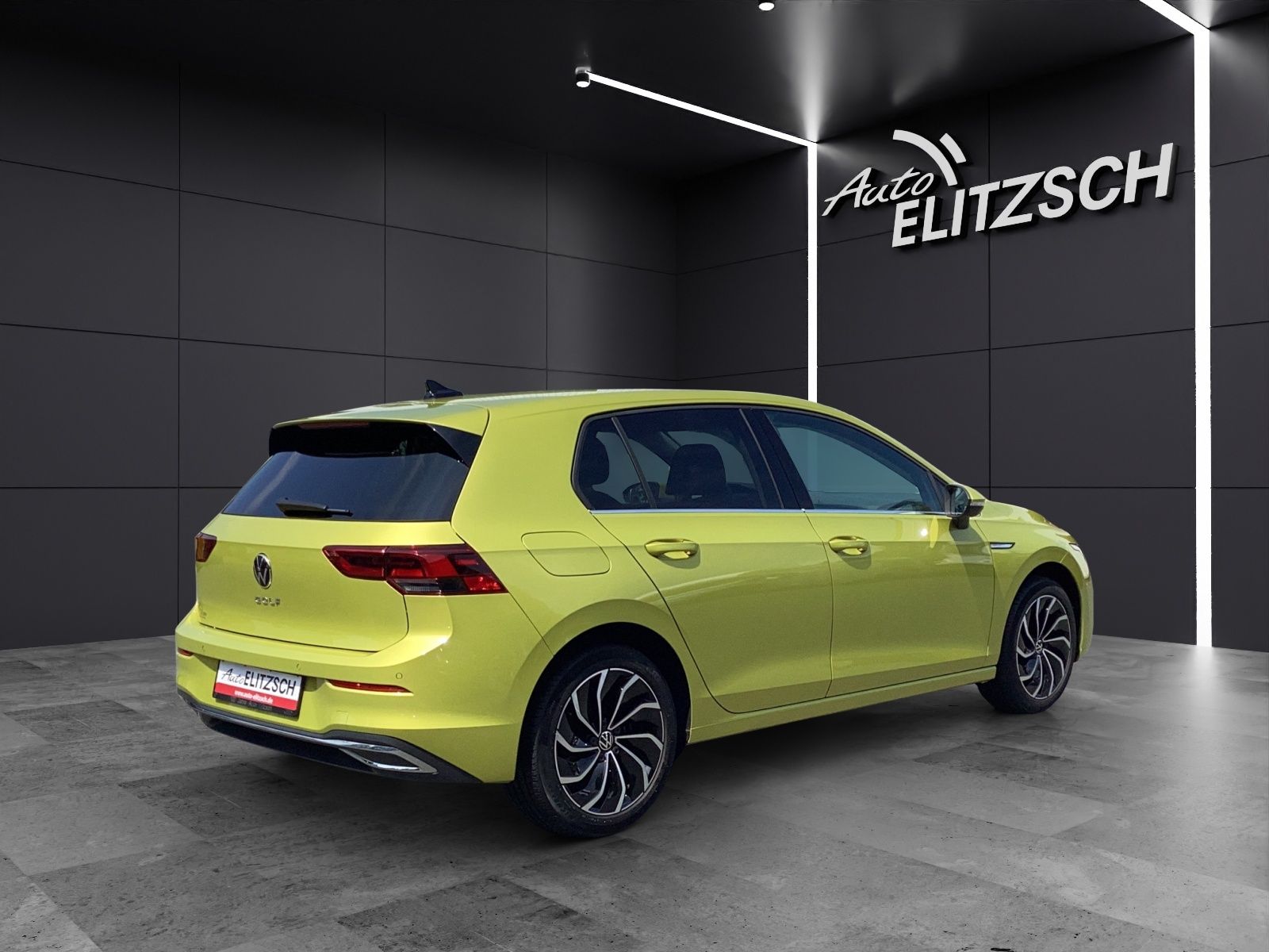 Fahrzeugabbildung Volkswagen Golf VIII Style LED ACC AID HUD NAVI PDC SHZ LED