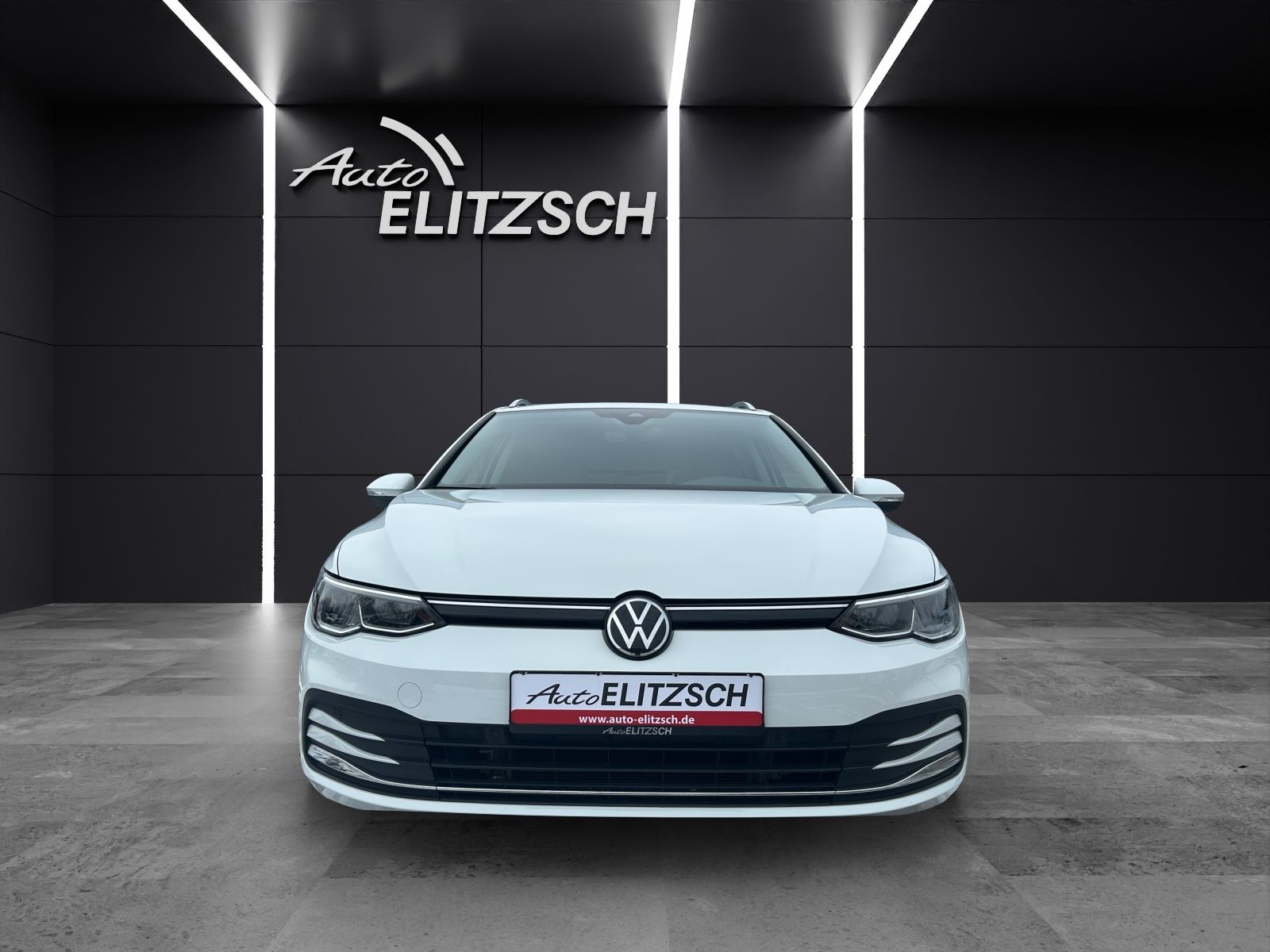 Fahrzeugabbildung Volkswagen Golf VIII Variant Active TDI DSG LED ACC SH Rear