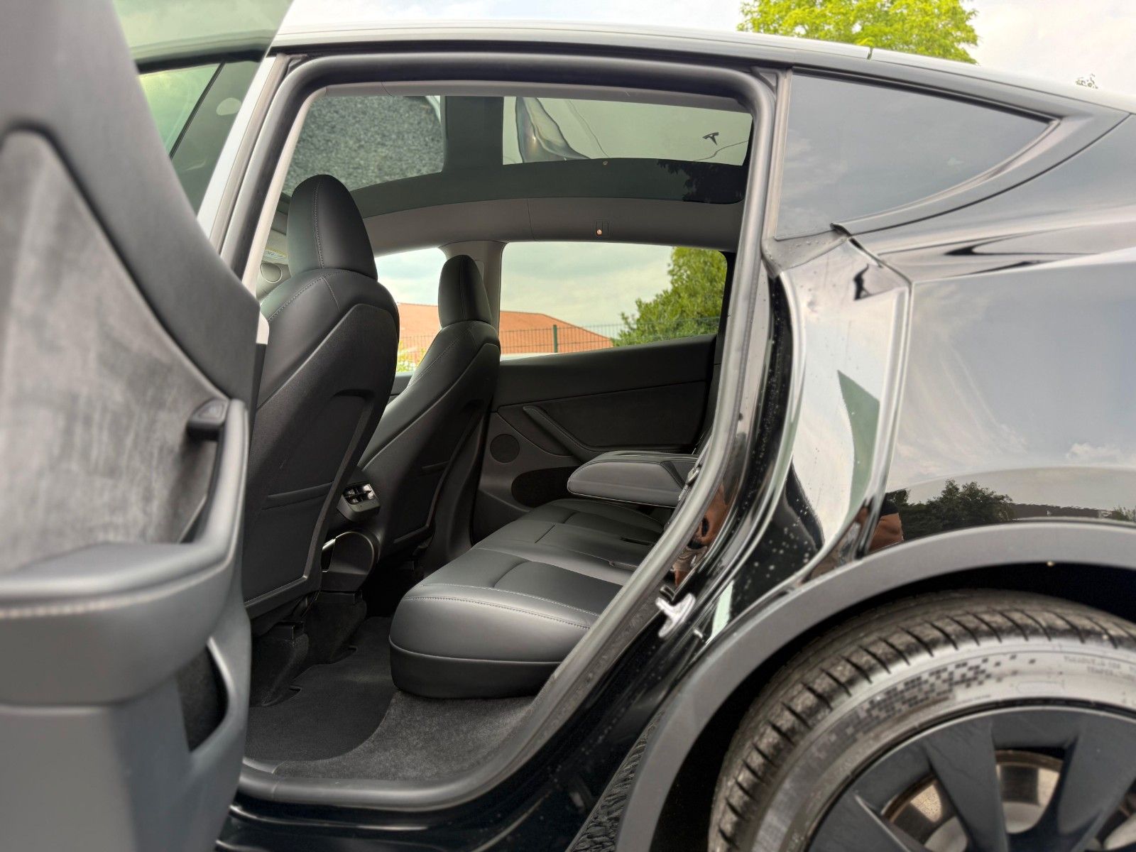 Tesla Model Y Long Range AWD Ryzen AHK 1.Hand MwSt. foto 14