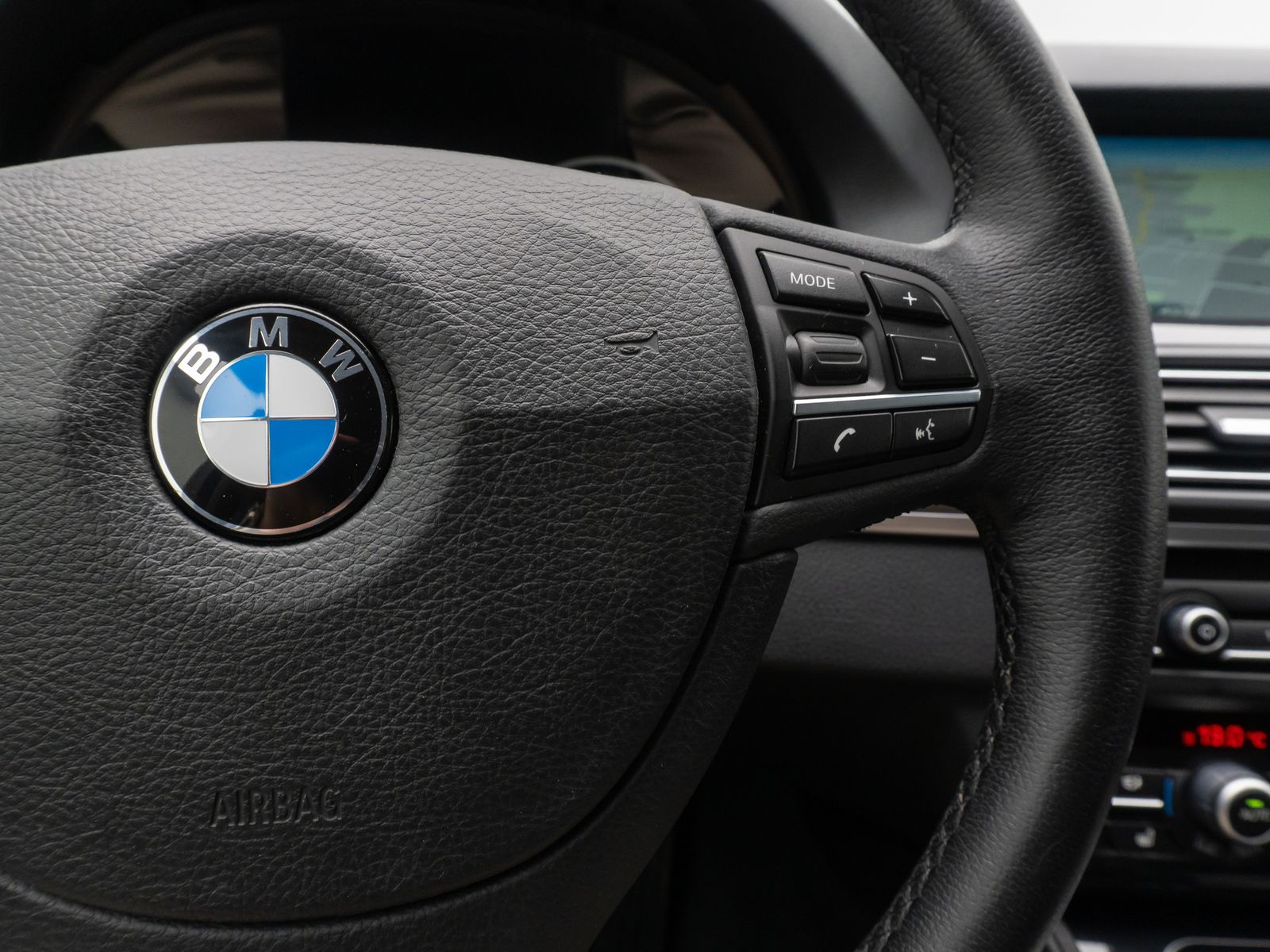 Fahrzeugabbildung BMW 520d HUD H/K NaviPro SurroundView AHK Komfort