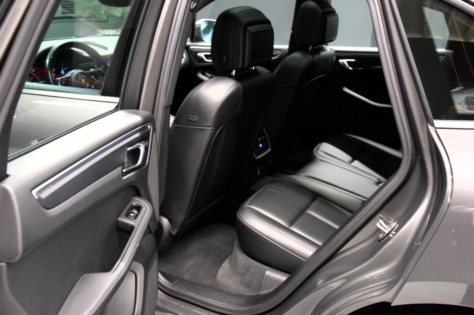 Fahrzeugabbildung Porsche Macan PDLS Leder Pano Memory PASM Kamera CarPlay