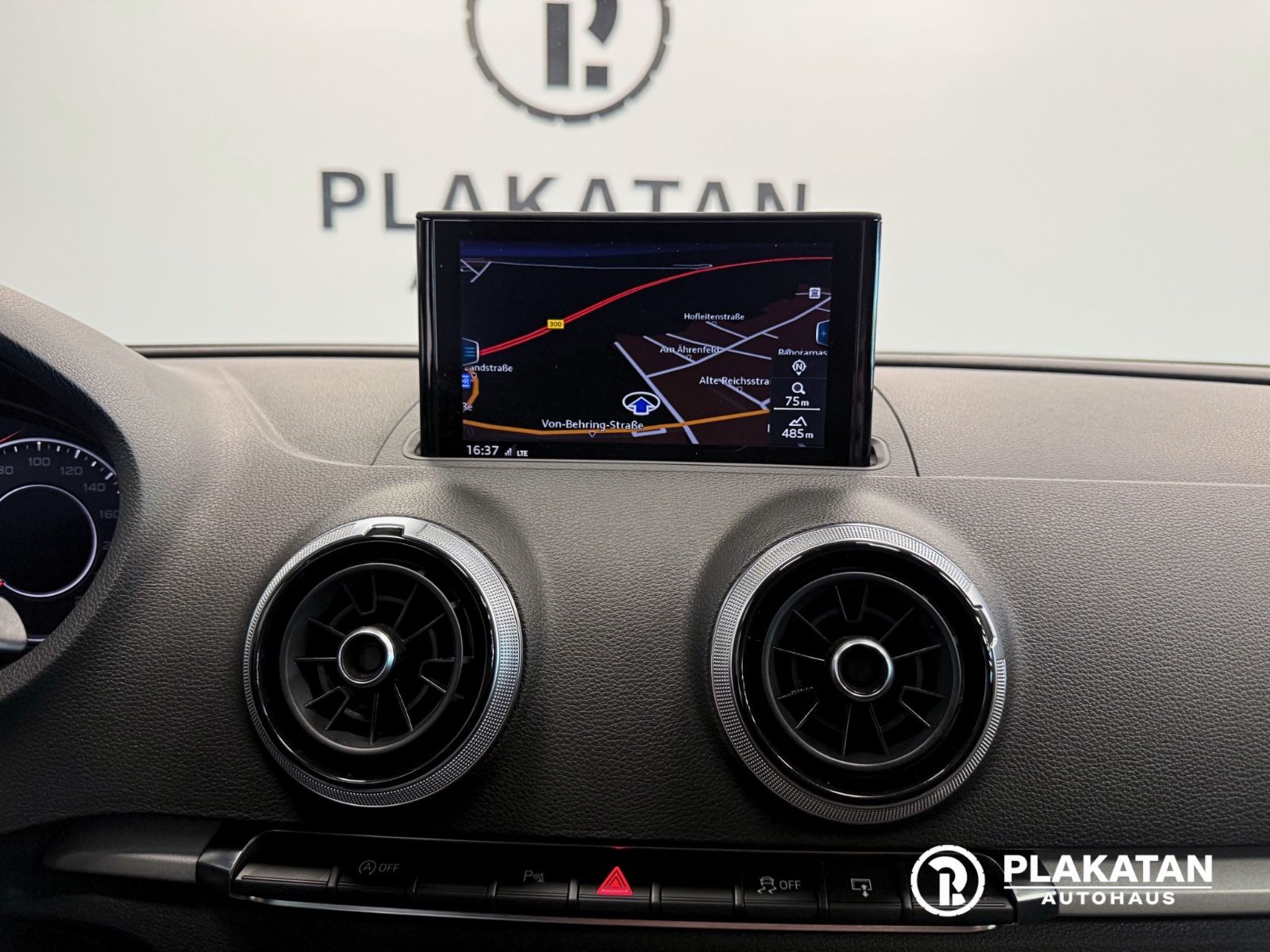 Fahrzeugabbildung Audi A3 Sportback Navi DigitalInstr LED