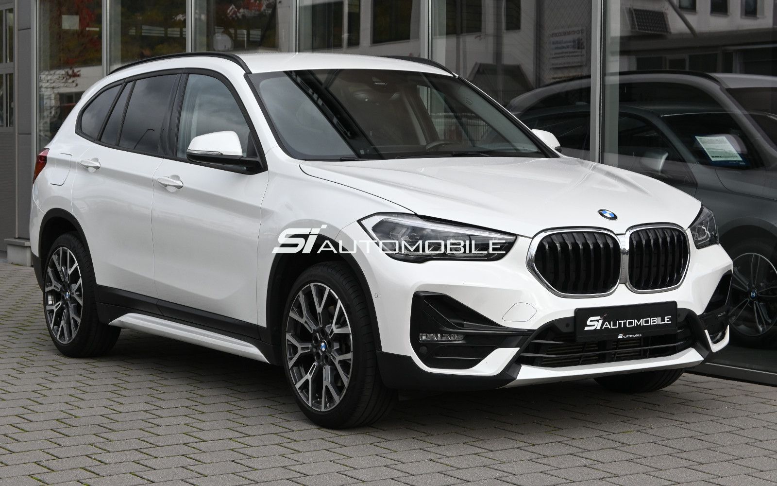 Fahrzeugabbildung BMW X1 xDr. 20d Sport Line °ACC°AHK°HEAD-UP°KAMERA°