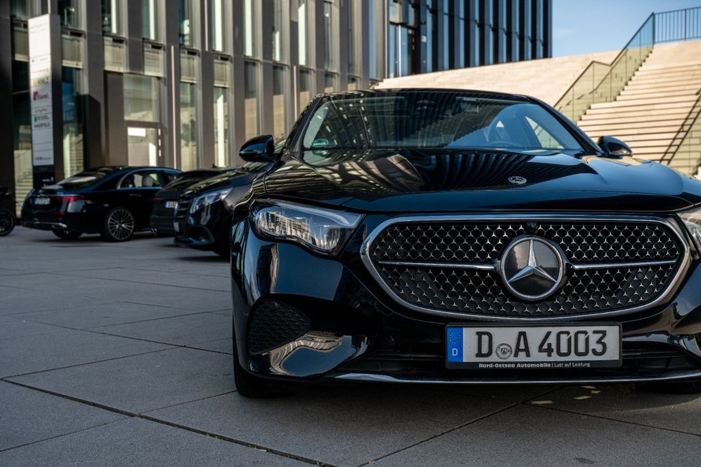 Image of Mercedes-Benz 220